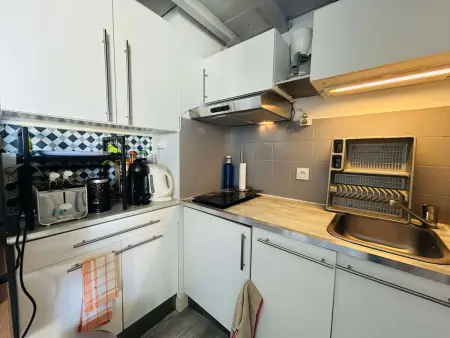Appartement rénové 2 pièces + mezzanine, piscine, parking, proche plage - Photo 8