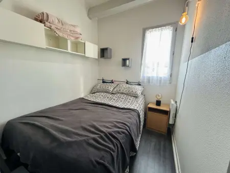 Appartement rénové 2 pièces + mezzanine, piscine, parking, proche plage - Photo 9