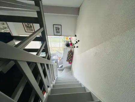 Appartement rénové 2 pièces + mezzanine, piscine, parking, proche plage - Photo 11