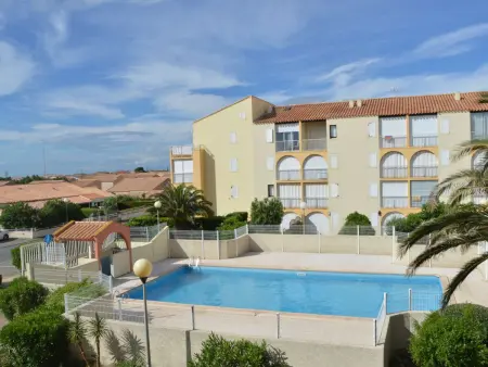 Appartement rénové 2 pièces + mezzanine, piscine, parking, proche plage - Photo 15
