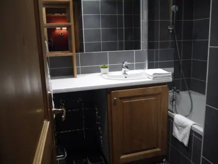 Bel appart T2 avec balcon proche pistes et commerces à Méribel - Photo 8