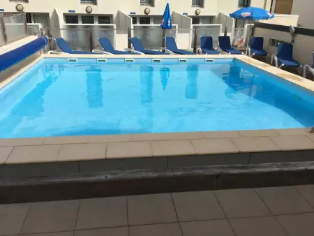 Appartement T2 avec piscine, parking, proche plage et commerces - Photo 1