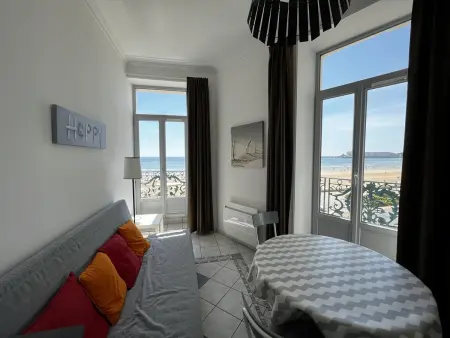 Appartement T2 avec piscine, parking, proche plage et commerces - Photo 2