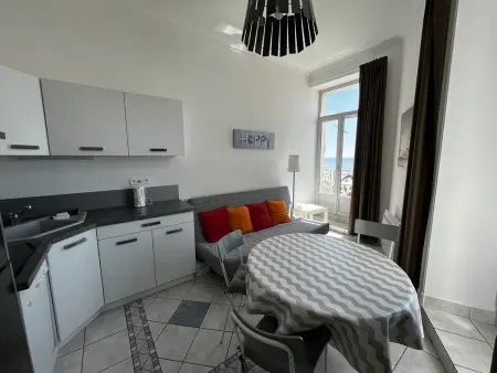 Appartement T2 avec piscine, parking, proche plage et commerces - Photo 3