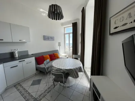 Appartement T2 avec piscine, parking, proche plage et commerces - Photo 11
