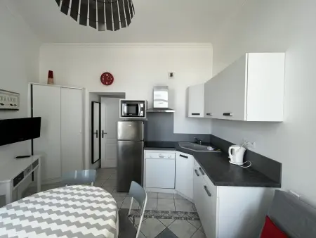 Appartement T2 avec piscine, parking, proche plage et commerces - Photo 12