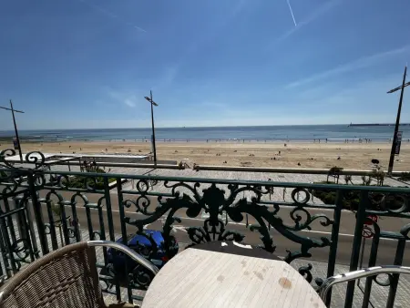 Appartement T2 avec piscine, parking, proche plage et commerces - Photo 14