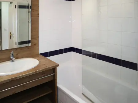 Appartement skis aux pieds avec piscine intérieure, proche services - Photo 7