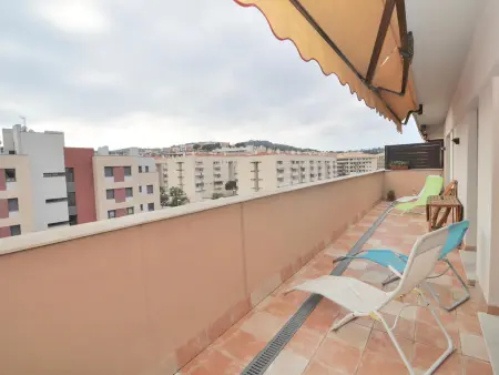 Appartement avec grande terrasse, climatisation, piscine et parking à 300m de la plage - Photo 3