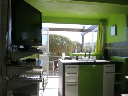 Studio climatisé avec terrasse et parking, idéal pour 2 personnes à Agde. - Photo 3