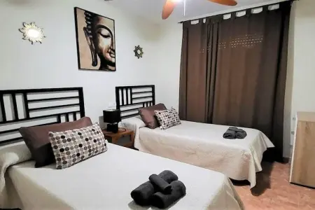 Bajo con terraza y acceso directo a piscina comunitaria, Appartement à Vera Playa près de la plage - Photo 2