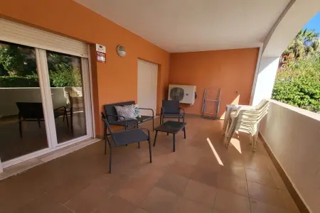 Bajo con terraza y acceso directo a piscina comunitaria, Appartement à Vera Playa près de la plage - Photo 3