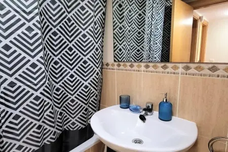 Bajo con terraza y acceso directo a piscina comunitaria, Appartement à Vera Playa près de la plage - Photo 24