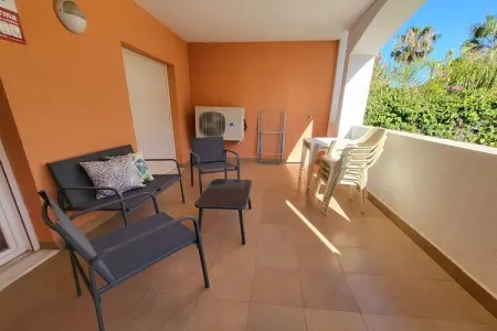 Bajo con terraza y acceso directo a piscina comunitaria, Appartement à Vera Playa près de la plage - Photo 27