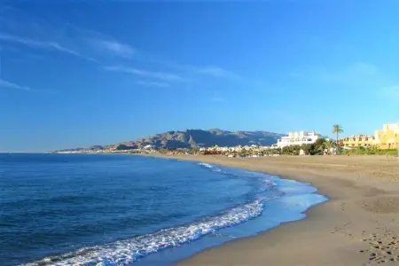 Bajo con terraza y acceso directo a piscina comunitaria, Appartement à Vera Playa près de la plage - Photo 32