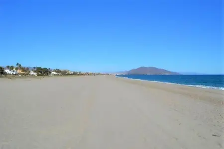 Bajo con terraza y acceso directo a piscina comunitaria, Appartement à Vera Playa près de la plage - Photo 35