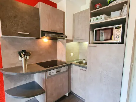 Appartement confortable au pied des pistes avec piscine et parking - Photo 3