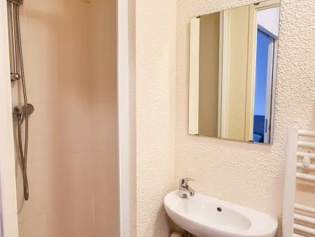 Appartement confortable au pied des pistes avec piscine et parking - Photo 7