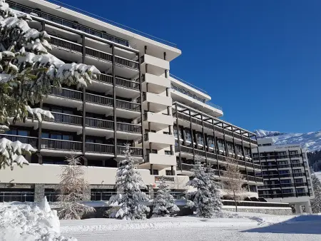 Appartement confortable au pied des pistes avec piscine et parking - Photo 9