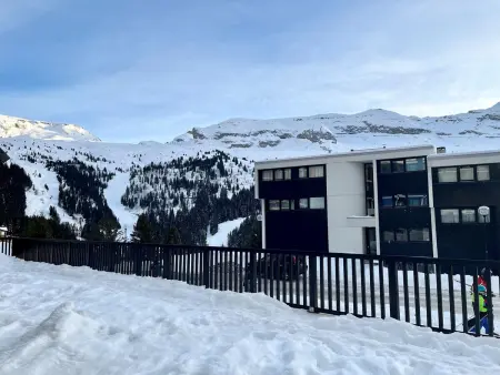 Appartement confortable au pied des pistes avec piscine et parking - Photo 10