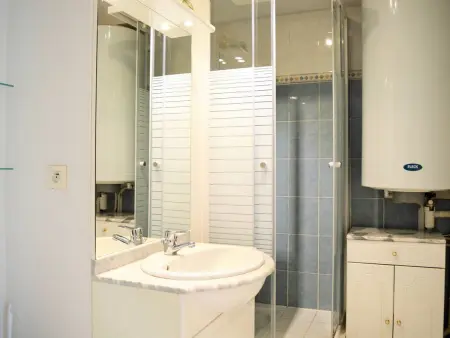 Appartement T2 climatisé avec piscine, terrasse et parking à 600m de la plage - Le Lavandou - Photo 9