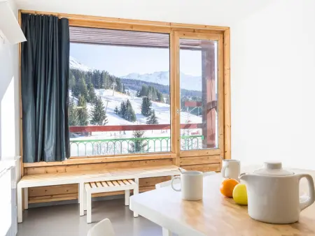 Appartement rénové 3 pièces, ski aux pieds, balcon - Photo 2