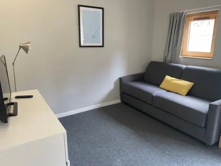 Studio cabine rénové calme avec balcon et wifi, parking inclus - Photo 2