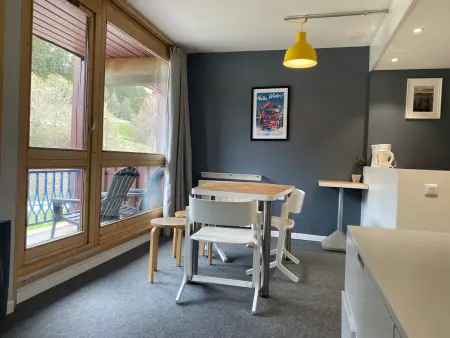 Studio cabine rénové calme avec balcon et wifi, parking inclus - Photo 4