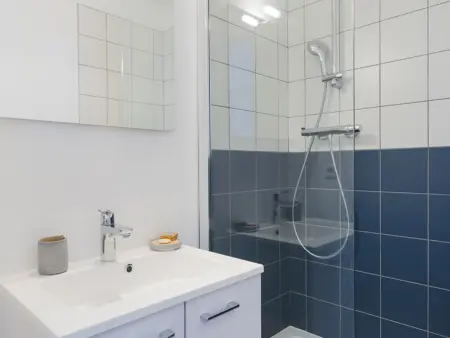 Studio cabine rénové calme avec balcon et wifi, parking inclus - Photo 6