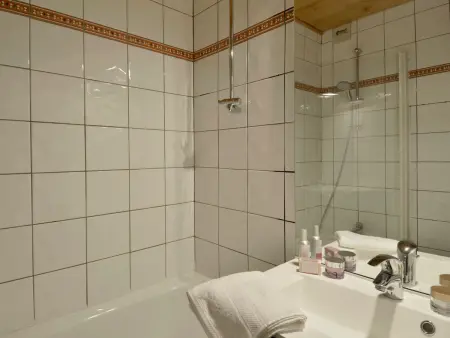 Studio divisible lumineux, proche pistes, balcon, animaux admis - Photo 5