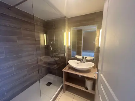 Studio cosy avec terrasse, accès piscine et animaux admis à Jausiers - Photo 7