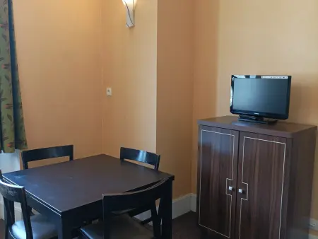 Appartement T3 dans château avec piscine et WIFI, animaux admis, 6 personnes - Photo 1