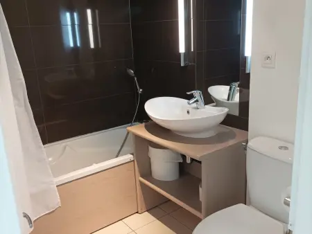 T2 dans château avec piscine, parking et animaux admis - Jausiers - Photo 2