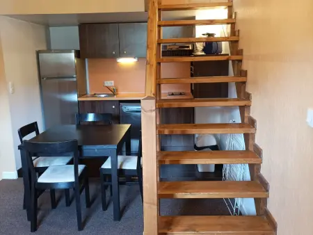 T2 dans château avec piscine, parking et animaux admis - Jausiers - Photo 4