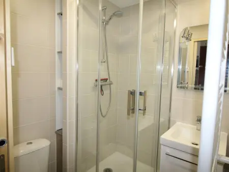 Appartement rénové 6 couchages à 150m des pistes - Photo 9