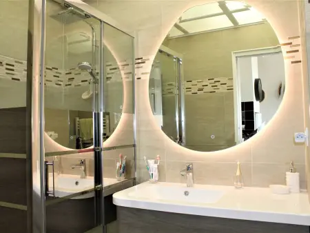 Appartement Contemporain, 4 Couchages, Climatisé avec Parking - Photo 7