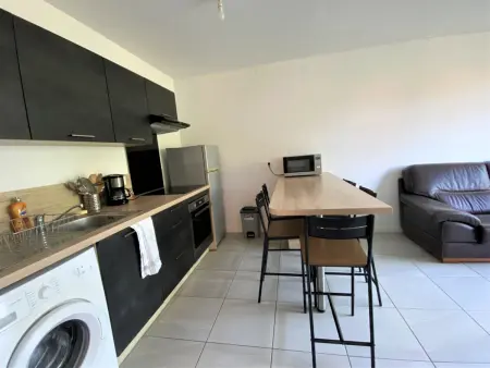 Bel Appartement Rénové, Terrasse, Parking Privé - Photo 4