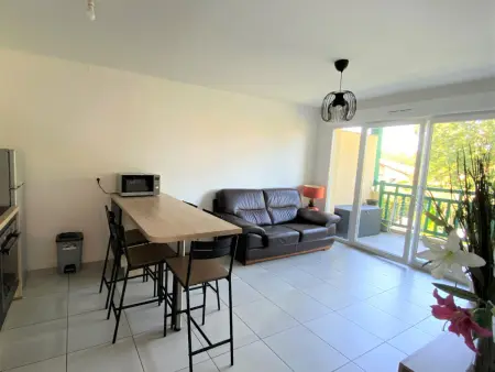 Bel Appartement Rénové, Terrasse, Parking Privé - Photo 6