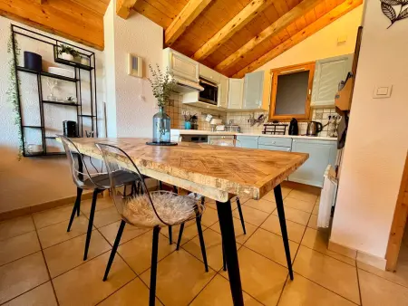 Appartement chaleureux avec balcon près du centre - Photo 2