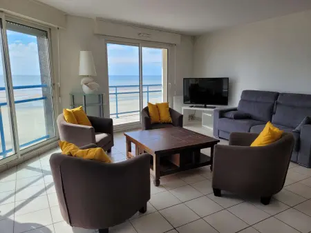 Magnifique Appartement Face Mer avec 2 Balcons, Terrasse et Ascenseur - Photo 3