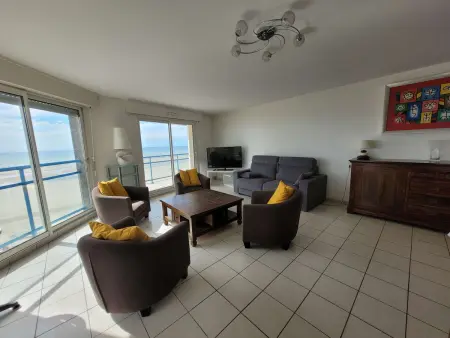 Magnifique Appartement Face Mer avec 2 Balcons, Terrasse et Ascenseur - Photo 5