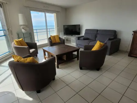 Magnifique Appartement Face Mer avec 2 Balcons, Terrasse et Ascenseur - Photo 6
