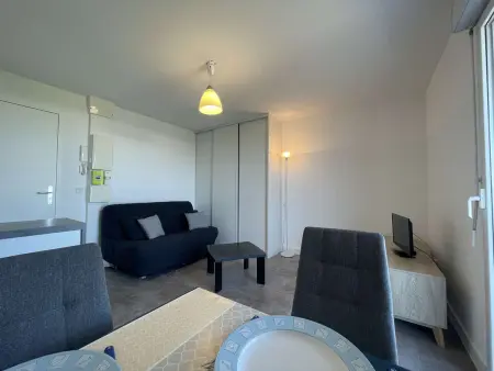 Appartement 2 pièces avec balcon, résidence sécurisée et parking à La Rochelle - Photo 4