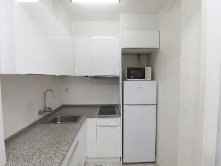 Appartement moderne à Salou : 2 chambres, emplacement idéal, proche services et plages - Photo 5
