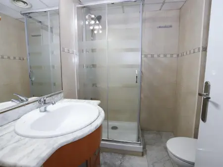 Appartement Moderne avec Terrasse, Clim, Wi-Fi Gratuit à Salou -- Emplacement Central - Photo 11