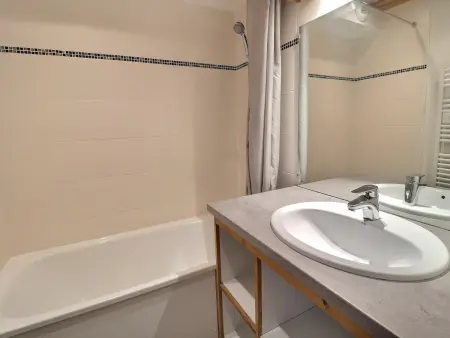 2 pièces confortable, skis aux pieds, proche commerces, 4 pers, balcon, TV - Photo 4