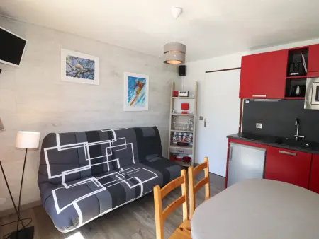 Studio rénové proche pistes et commerces avec balcon - Photo 1