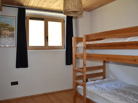 Rez-de-jardin ensoleillé, 3 pièces, proche centre et pistes, animaux acceptés - Photo 4