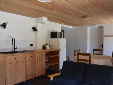 Rez-de-jardin ensoleillé, 3 pièces, proche centre et pistes, animaux acceptés - Photo 6