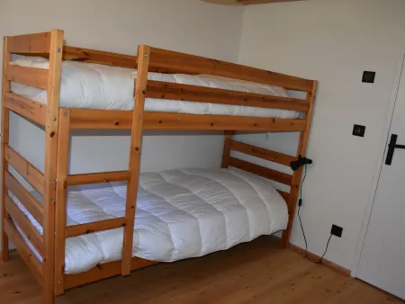 Rez-de-jardin ensoleillé, 3 pièces, proche centre et pistes, animaux acceptés - Photo 9